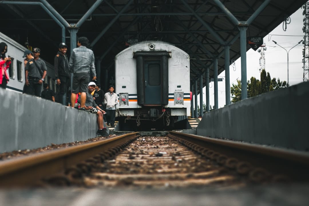 découvrez les avantages et les options des transports publics en france, une solution économique et écologique pour vos déplacements quotidiens. explorez les différents modes de transport, tels que le bus, le tramway et le métro, et améliorez votre expérience de voyage.