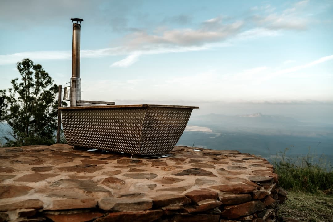 découvrez l'univers du glamping, une expérience unique alliant le confort du luxe à la beauté de la nature. profitez de séjours hors du commun dans des hébergements insolites, tout en savourant le plein air. que vous souhaitiez vous ressourcer ou vivre des aventures en plein air, le glamping est la solution idéale pour des vacances mémorables.